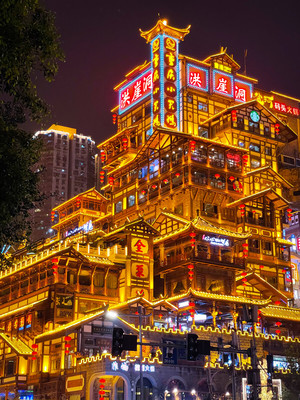 金色洪崖洞。拍摄于重庆地区洪崖洞!