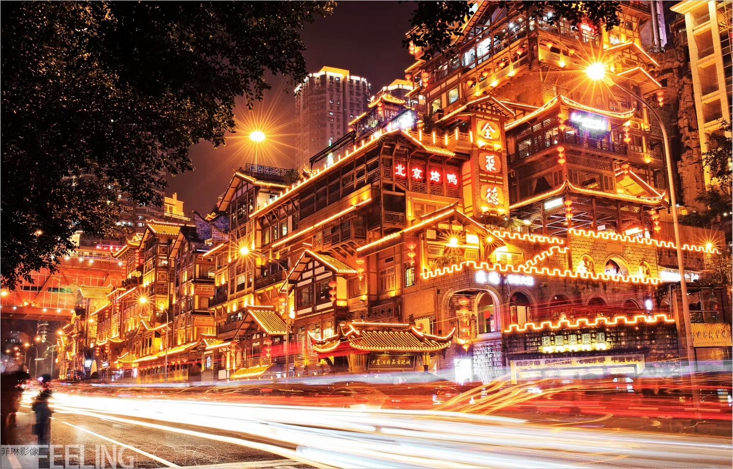 探访重庆网红景点洪崖洞,夜景美如仙境